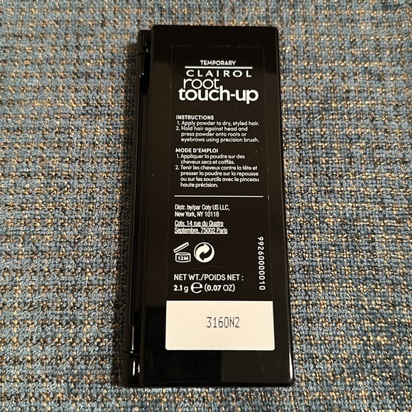 NEW Clairol Root Touch-Up Temporary Concealing Powder, Dark Brown Hair Color - Picture 3 of 4
